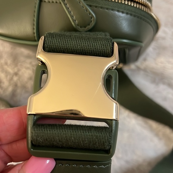 EUC Lululemon Everywhere Belt Bag Cactus Leather Alternative - Barack Green - Picture 4 of 8